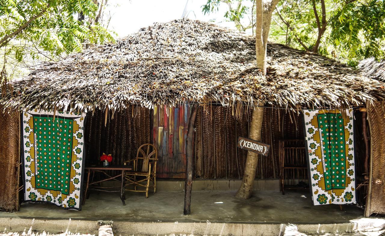 Soul Breeze Backpackers Diani Hostel Diani Beach Exterior photo